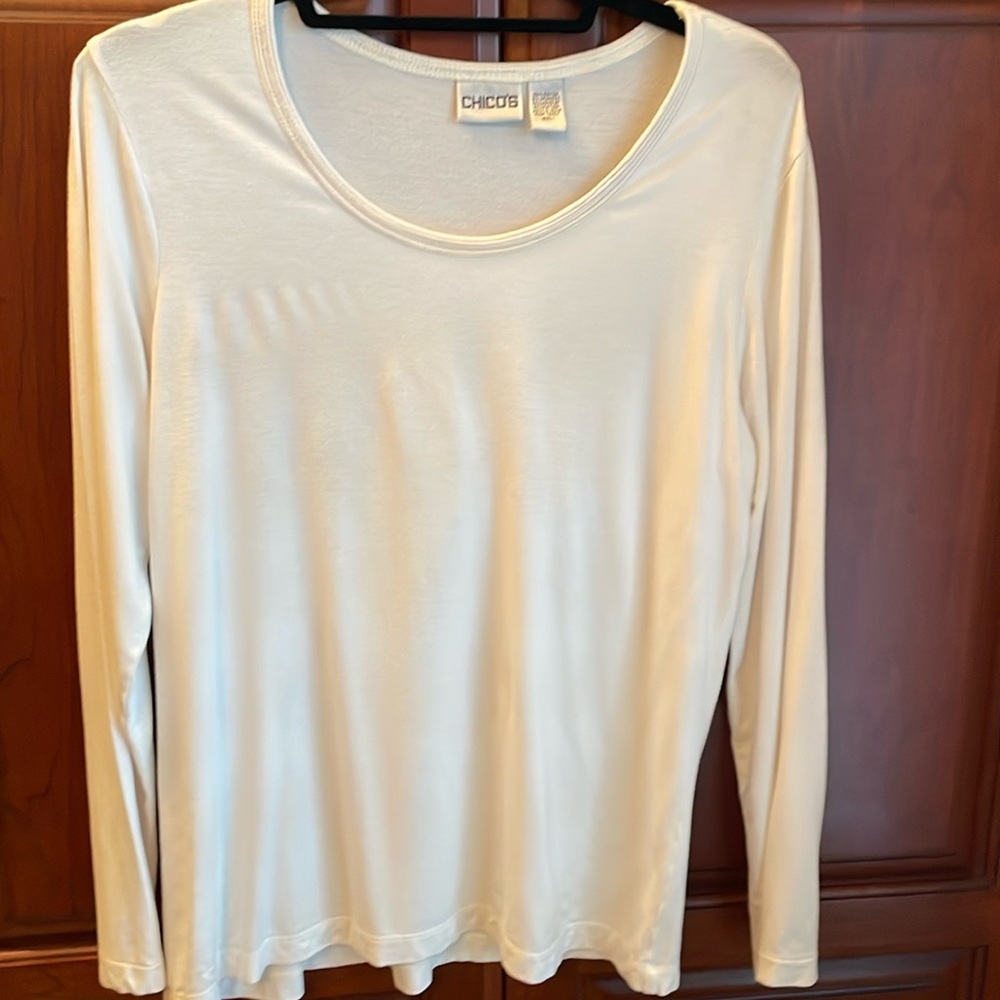 Chico’s Size 1, ( 8/10) Ivory Long Sleeve Tee